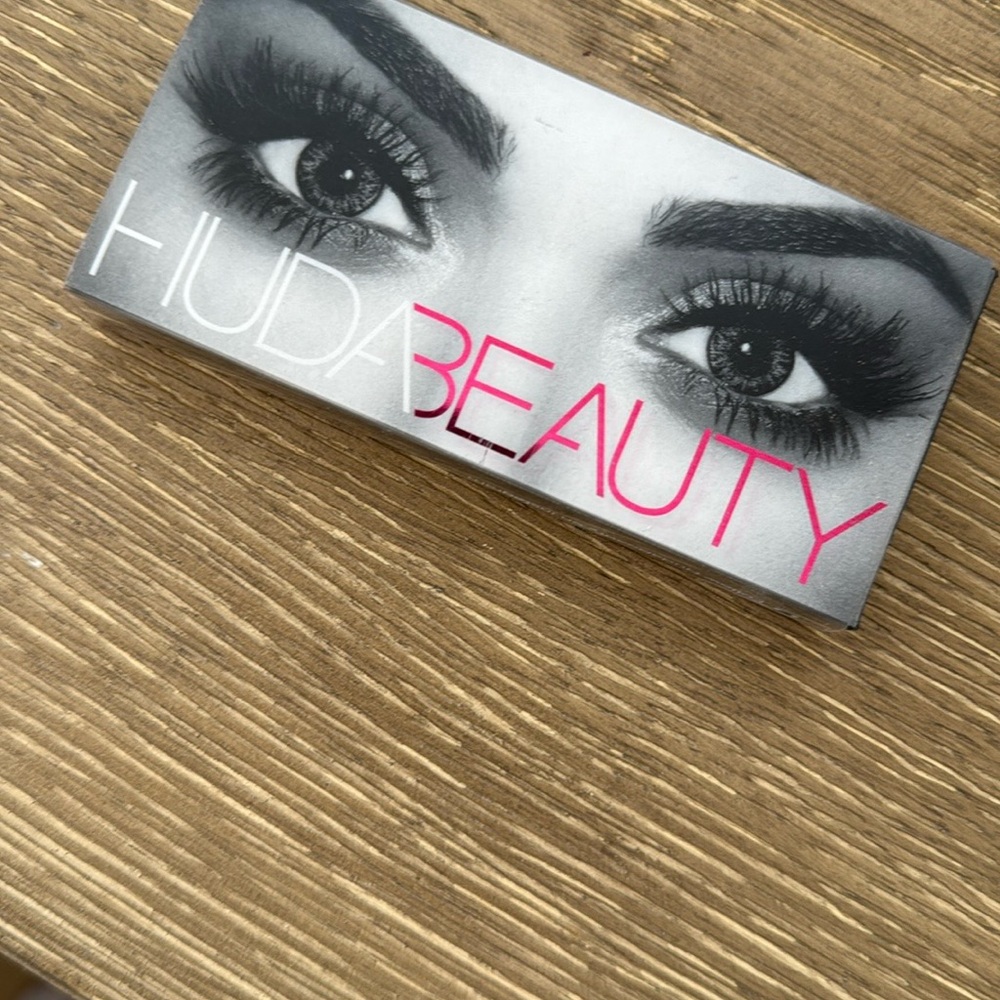 HUDA BEAUTY Black and Pink Lashes for Dramatic Eye Makeup